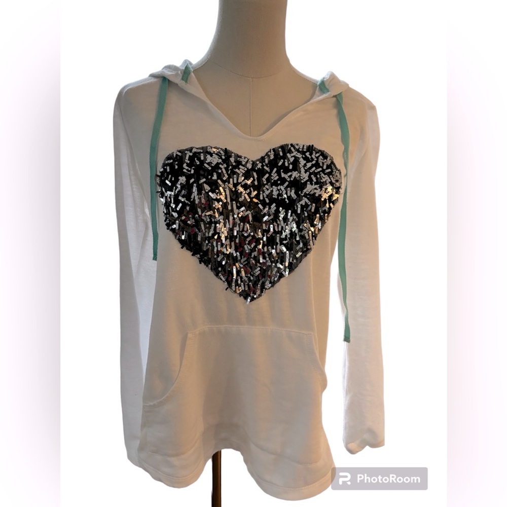 Pullover hoodie with sequin heart